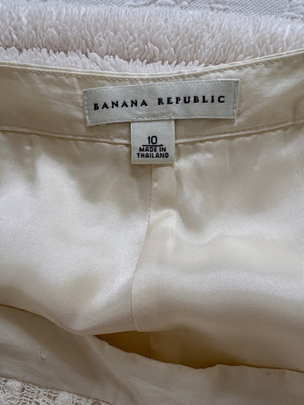 Banana Republic lace overlay skirt - Picture 5 of 6